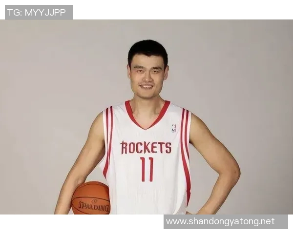 姚明带领武汉队征战比赛展现篮球魅力与团队精神