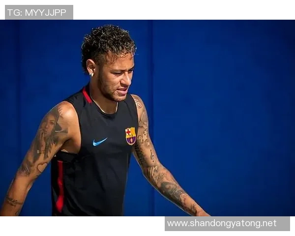 后背纹身的足球明星揭秘他的身份与故事 后背纹身的足球明星揭秘他的身份与故事