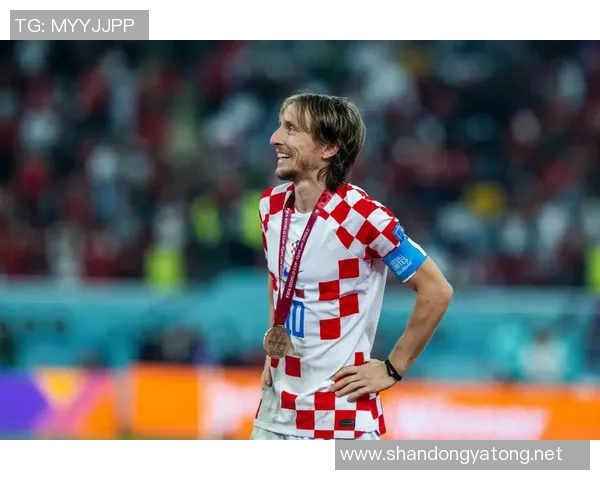 足球明星诸神黄昏摆件展现传奇球员风采与荣耀瞬间的艺术品 足球明星诸神黄昏摆件展现传奇球员风采与荣耀瞬间的艺术品