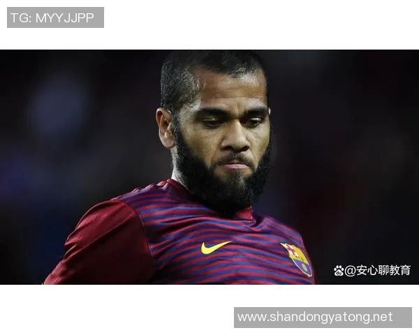 足球明星黑色球衣的魅力与风格解析，展现运动与时尚的完美结合